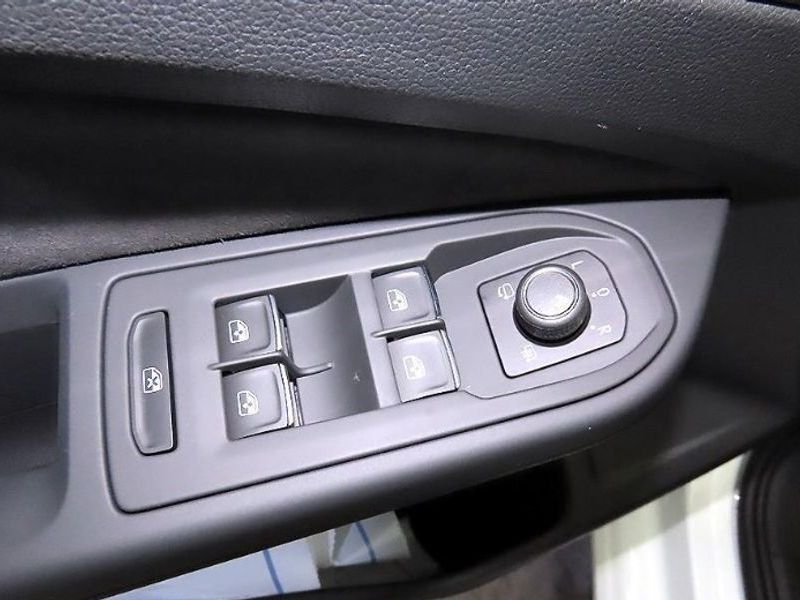 2025 Volkswagen Golf 2.0 TDI Prestige photo 13