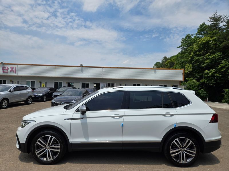 2023 Volkswagen Tiguan 2.0 TSI R-Line photo 7