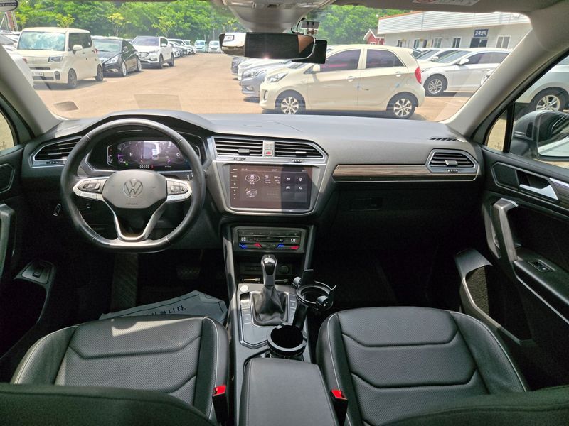 2023 Volkswagen Tiguan 2.0 TSI R-Line photo 9