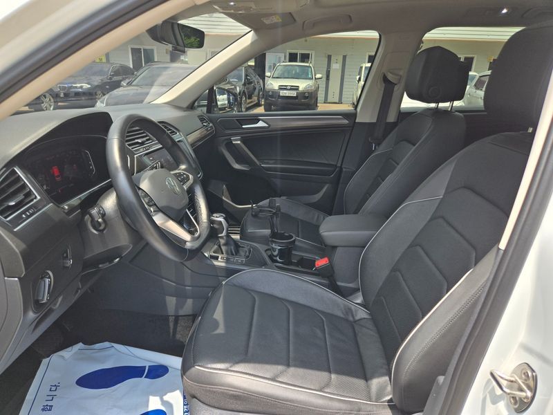 2023 Volkswagen Tiguan 2.0 TSI R-Line photo 11