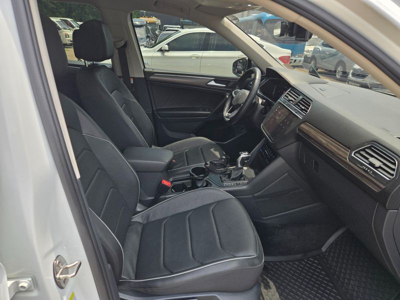 2023 Volkswagen Tiguan 2.0 TSI R-Line photo 12