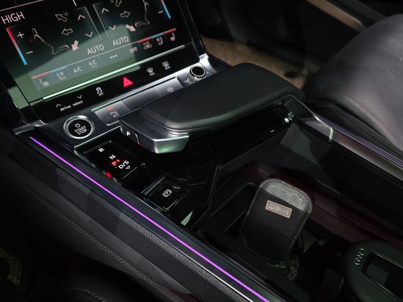 2022 Audi e-tron 55 Quattro photo 9