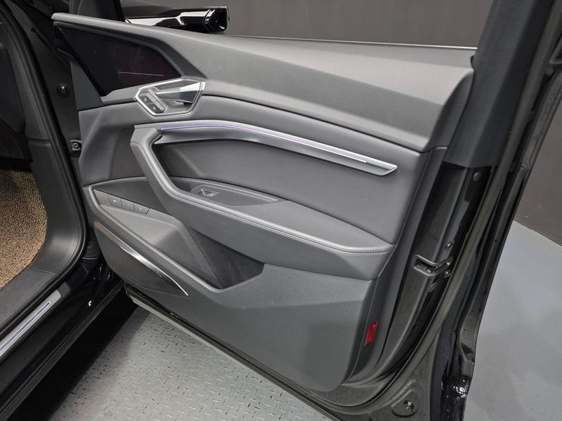 2022 Audi e-tron 55 Quattro photo 23