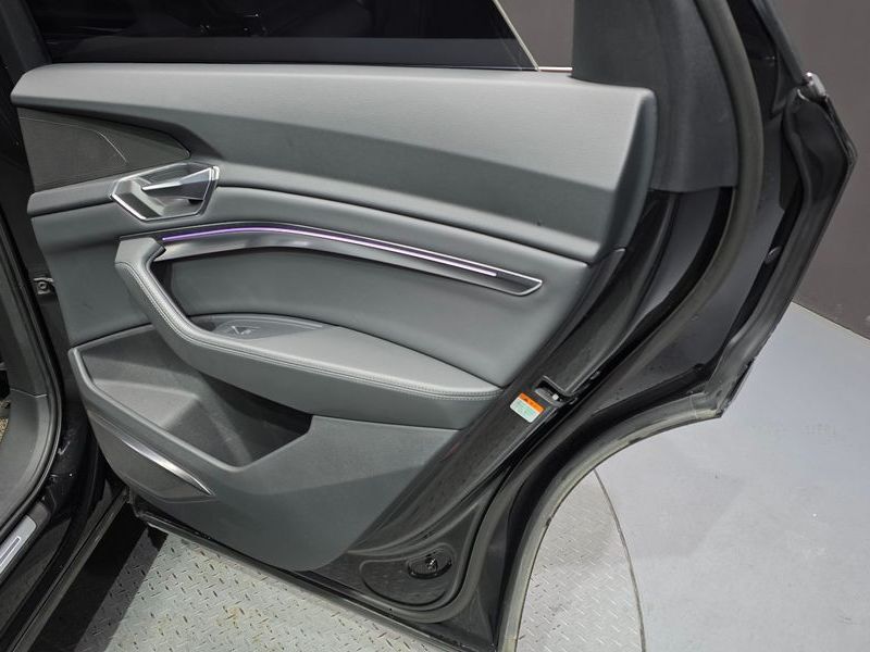 2022 Audi e-tron 55 Quattro photo 24