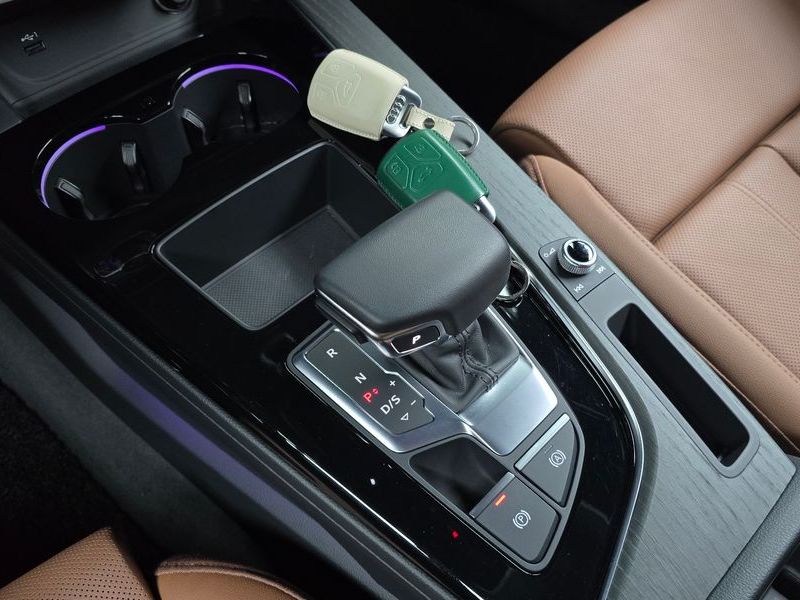 2023 Audi A4 40 TFSI Premium photo 9