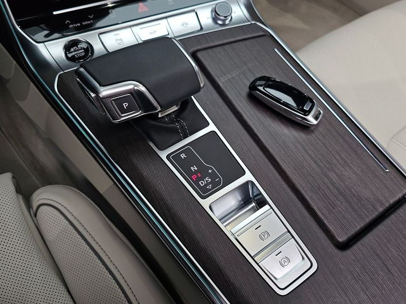 2025 Audi A6 45 TFSI Premium photo 9