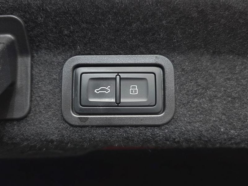 2025 Audi A6 45 TFSI Quattro Premium photo 30