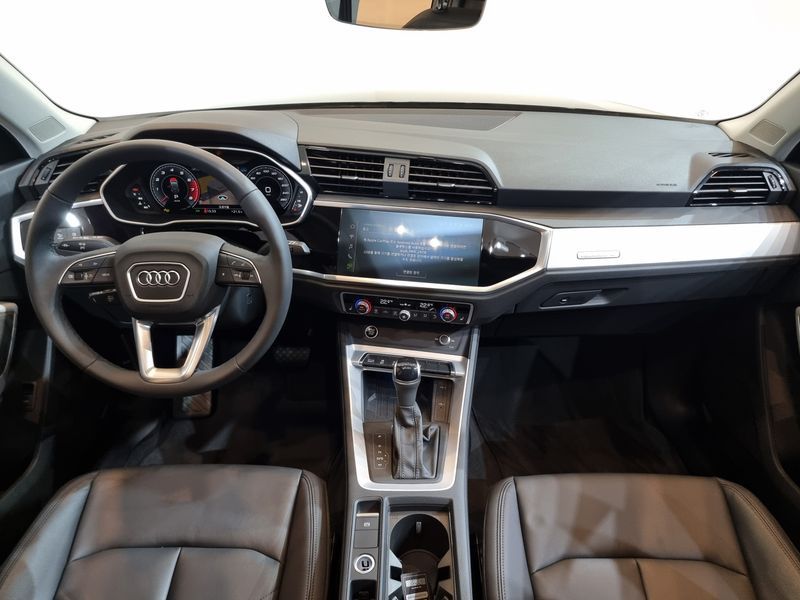2025 Audi Q3 40 TFSI Quattro photo 7