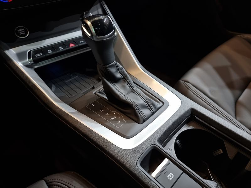 2025 Audi Q3 40 TFSI Quattro photo 9