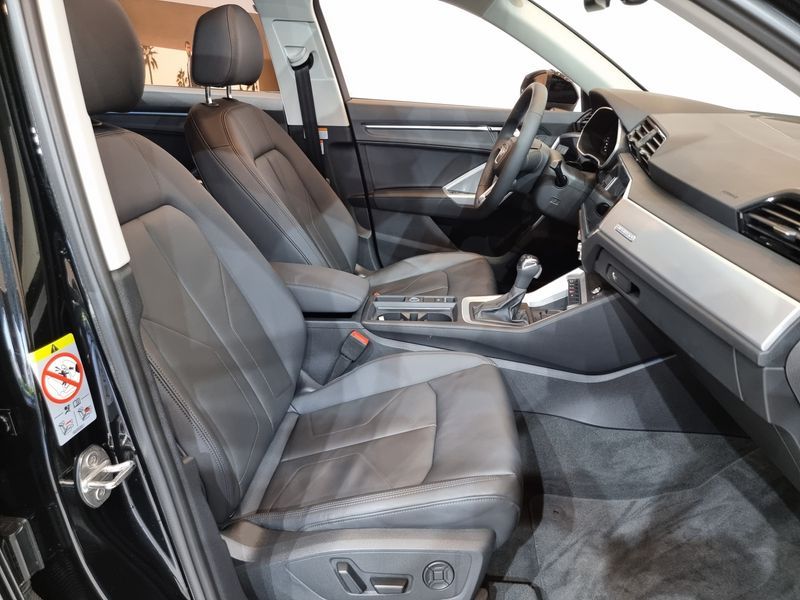 2025 Audi Q3 40 TFSI Quattro photo 10