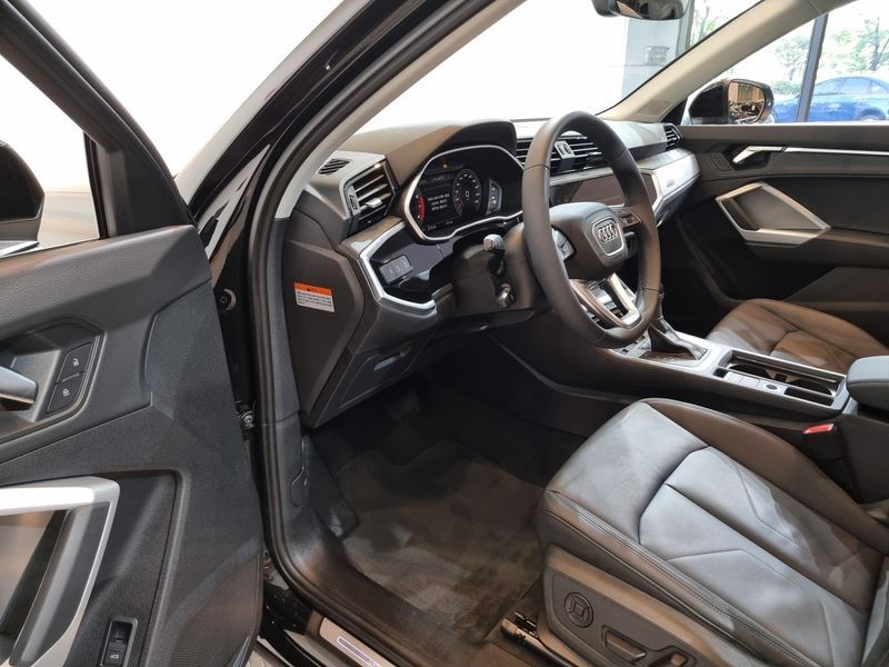 2025 Audi Q3 40 TFSI Quattro photo 15