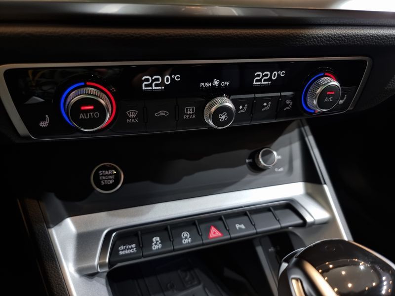 2025 Audi Q3 40 TFSI Quattro photo 18