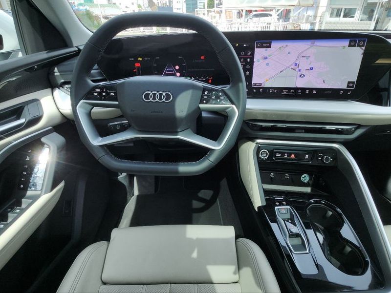 2025 Audi Q5 40 TFSI Quiattro Advanced photo 11
