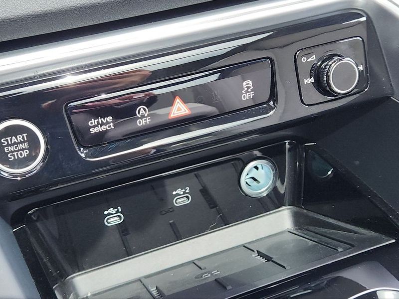 2025 Audi Q5 40 TFSI Quiattro Advanced photo 14