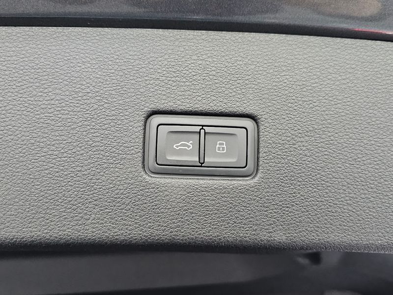 2022 Audi Q8 50 TDI Quattro Premium photo 17
