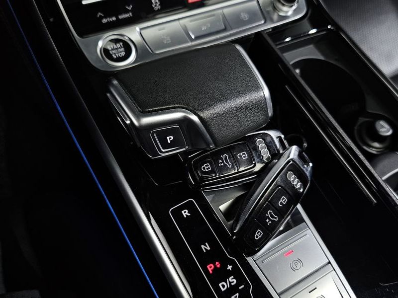 2021 Audi A8 55 TFSI Quattro LWB photo 9