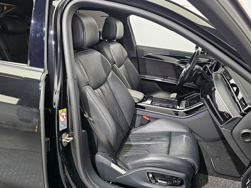2021 Audi A8 55 TFSI Quattro LWB photo 12