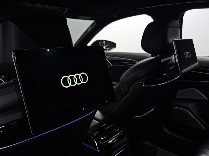 2021 Audi A8 55 TFSI Quattro LWB photo 16