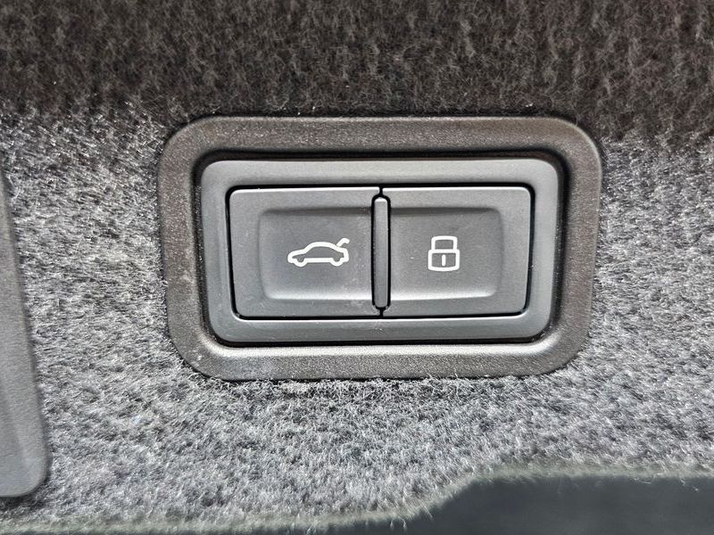 2021 Audi A8 55 TFSI Quattro LWB photo 18
