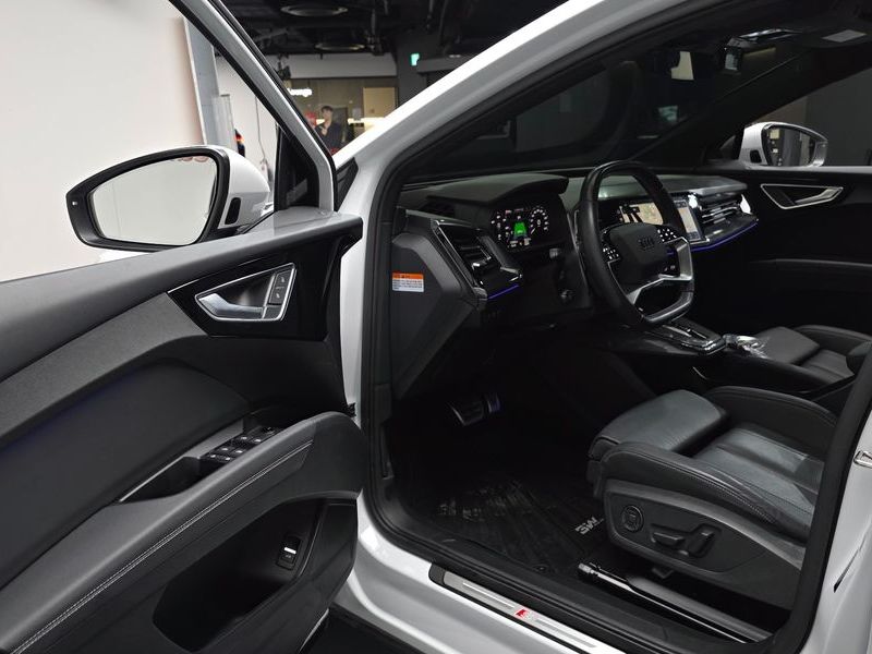 2023 Audi e-tron 40 Premium Sportback photo 10