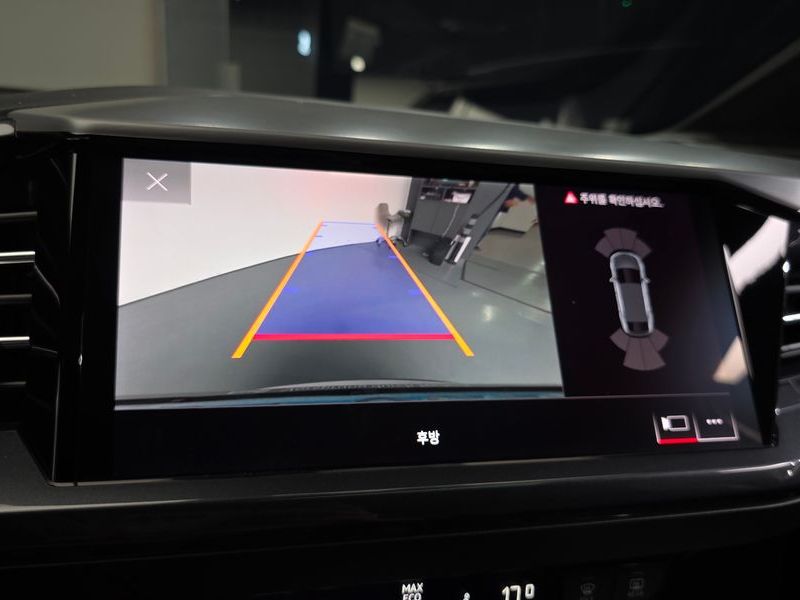 2023 Audi e-tron 40 Premium Sportback photo 14