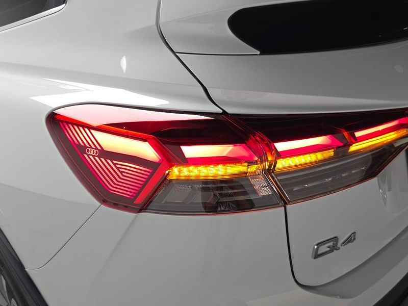 2023 Audi e-tron 40 Premium Sportback photo 23
