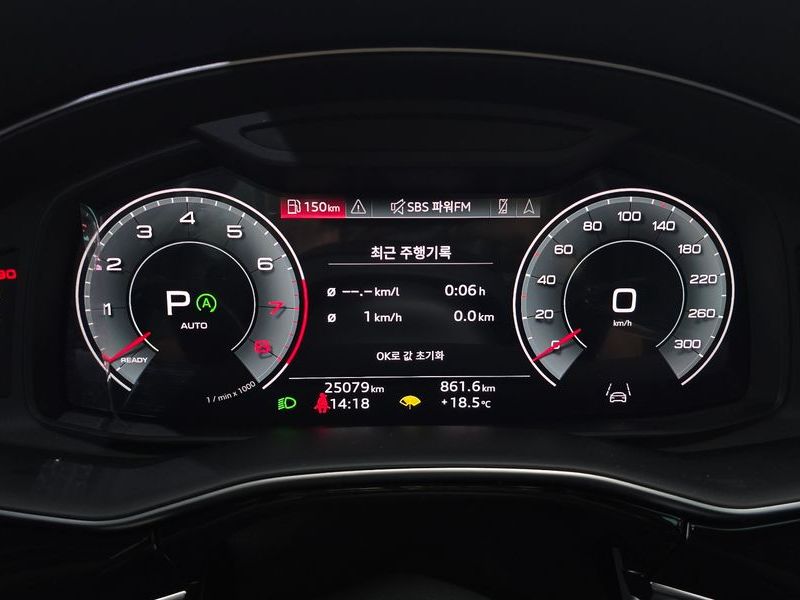 2023 Audi Q8 55 TFSI Quattro Premium photo 8