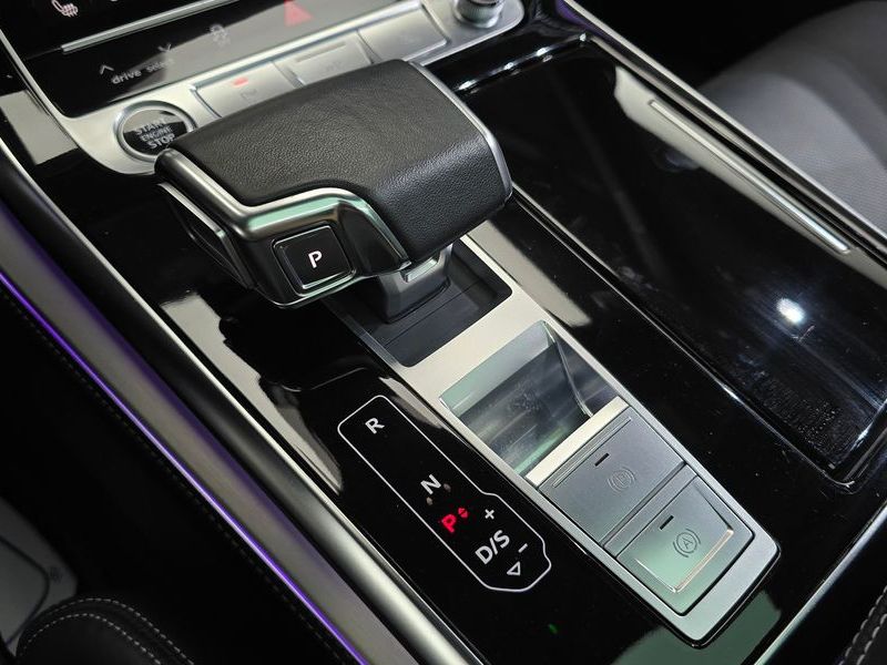 2023 Audi Q8 55 TFSI Quattro Premium photo 9