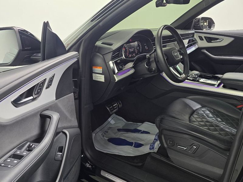 2023 Audi Q8 55 TFSI Quattro Premium photo 10