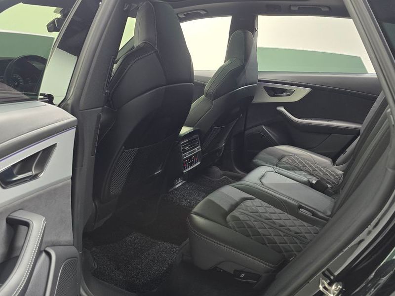 2023 Audi Q8 55 TFSI Quattro Premium photo 11