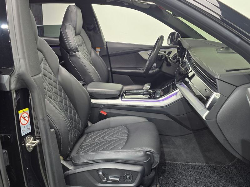 2023 Audi Q8 55 TFSI Quattro Premium photo 12