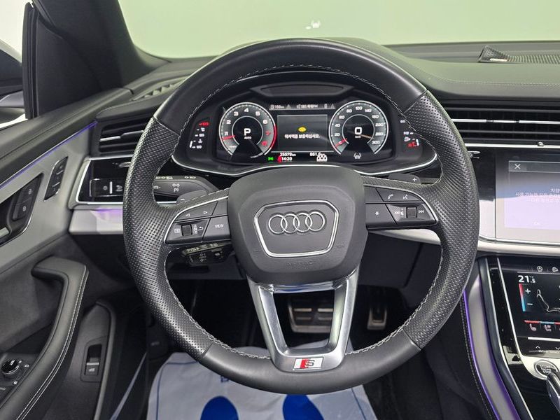 2023 Audi Q8 55 TFSI Quattro Premium photo 14