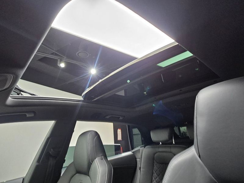 2023 Audi Q8 55 TFSI Quattro Premium photo 19
