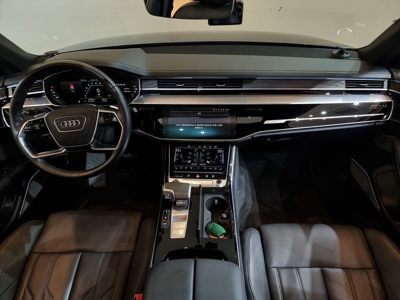 2023 Audi A8 55 TFSI Quattro Premium LWB photo 7