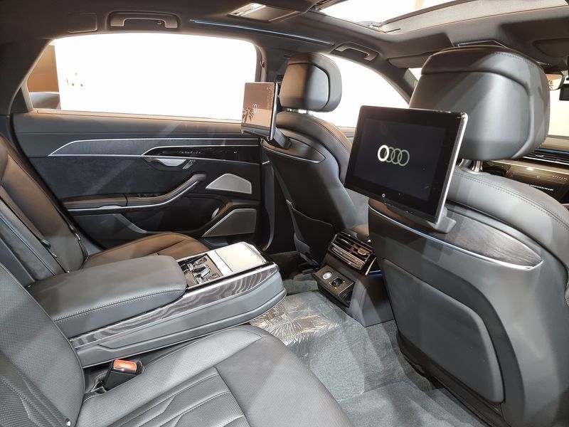 2023 Audi A8 55 TFSI Quattro Premium LWB photo 11