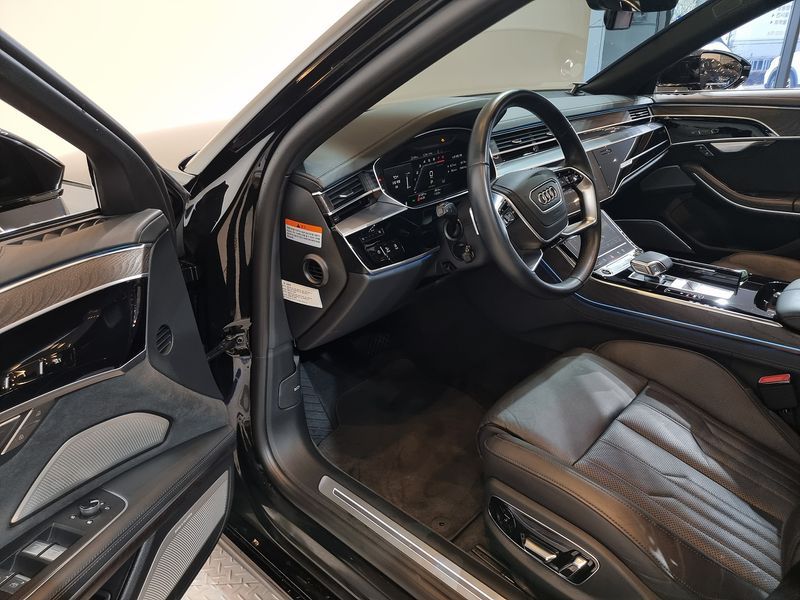 2023 Audi A8 55 TFSI Quattro Premium LWB photo 13