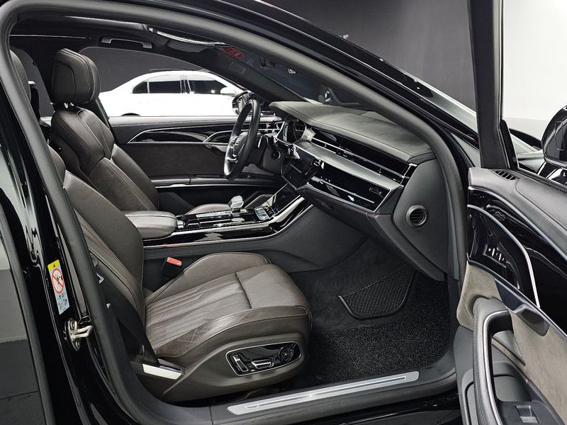 2021 Audi A8 55 TFSI Quattro LWB photo 10