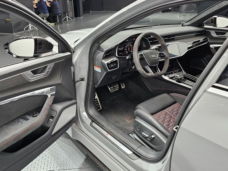 2025 Audi RS6 4.0 TFSI Quattro Avant Performance photo 10