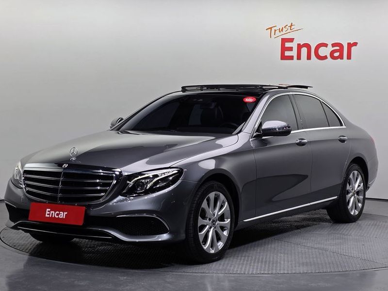 2019 Mercedes-Benz E-Class E220d 4MATIC Exclusive photo 1