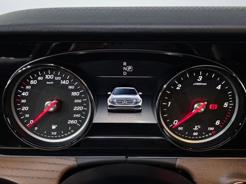 2019 Mercedes-Benz E-Class E220d 4MATIC Exclusive photo 8