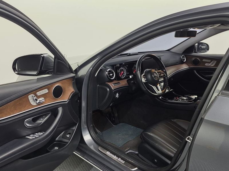 2019 Mercedes-Benz E-Class E220d 4MATIC Exclusive photo 10