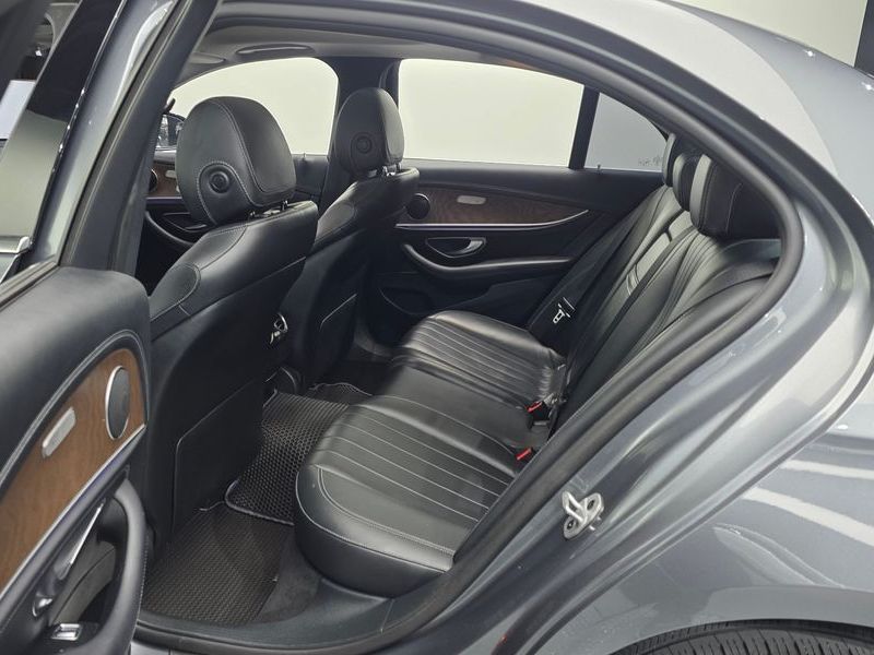 2019 Mercedes-Benz E-Class E220d 4MATIC Exclusive photo 11