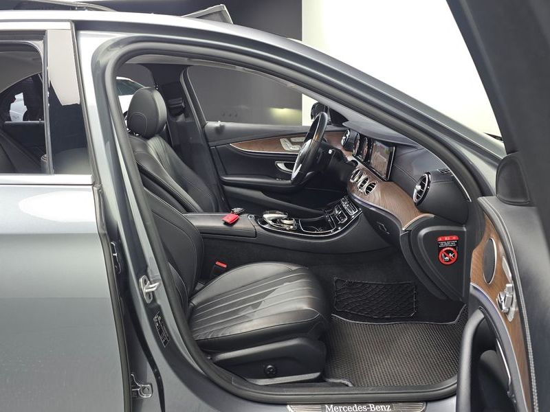 2019 Mercedes-Benz E-Class E220d 4MATIC Exclusive photo 12