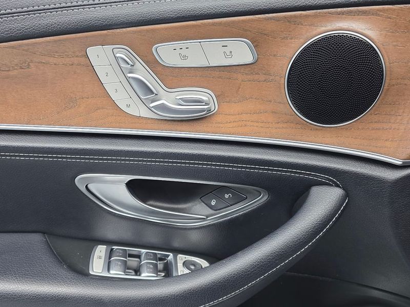 2019 Mercedes-Benz E-Class E220d 4MATIC Exclusive photo 13