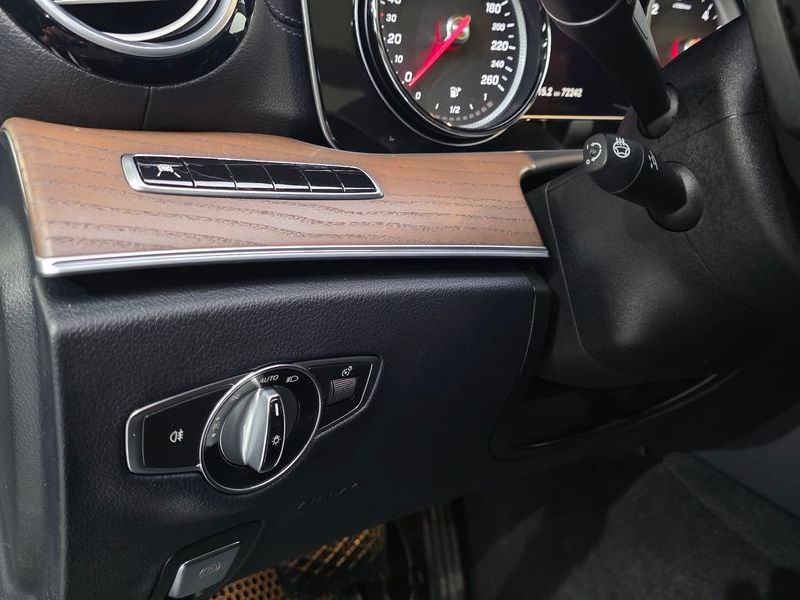 2019 Mercedes-Benz E-Class E220d 4MATIC Exclusive photo 14
