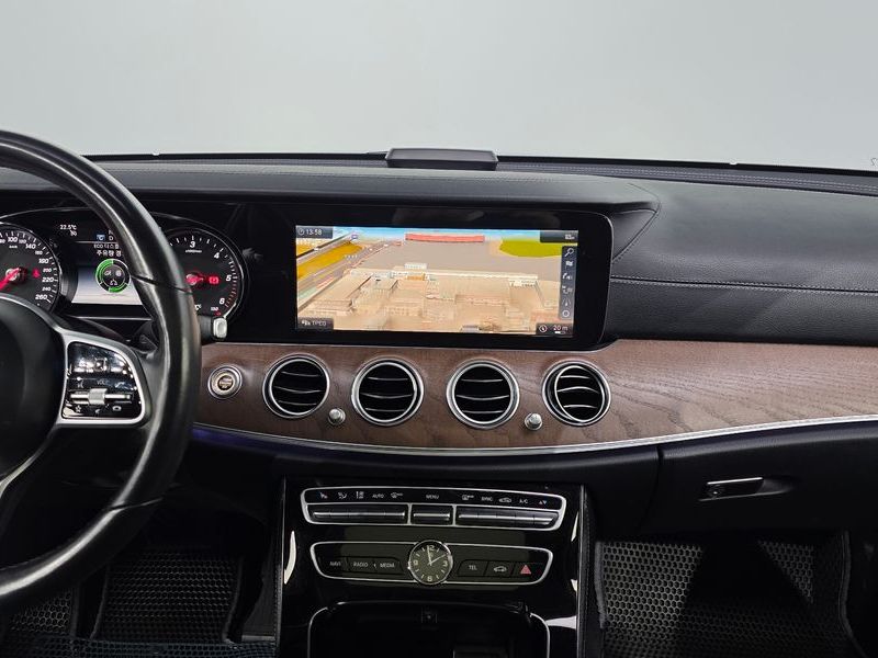 2019 Mercedes-Benz E-Class E220d 4MATIC Exclusive photo 16