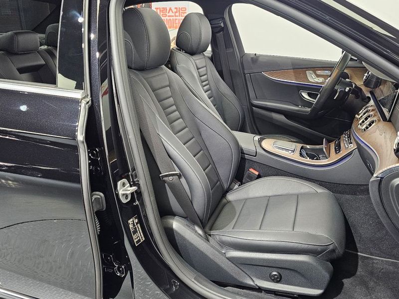 2021 Mercedes-Benz E-Class E250 Exclusive photo 12