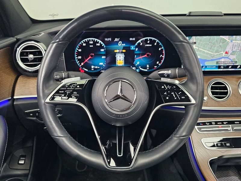 2021 Mercedes-Benz E-Class E250 Exclusive photo 13