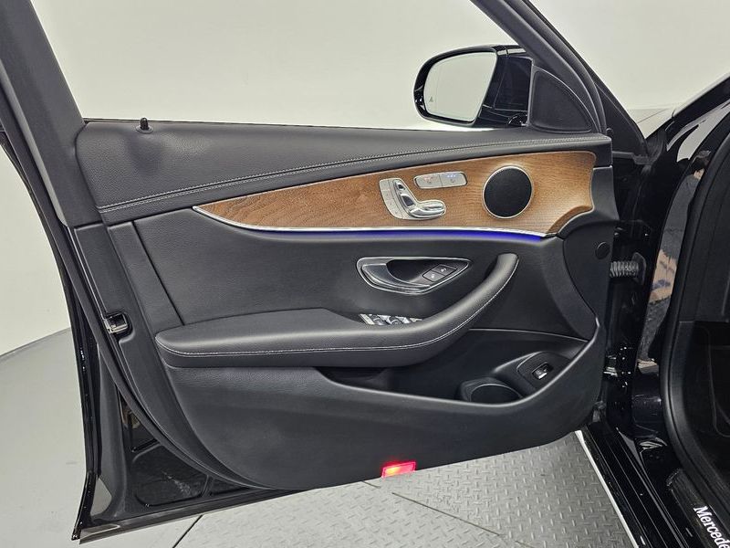 2021 Mercedes-Benz E-Class E250 Exclusive photo 24