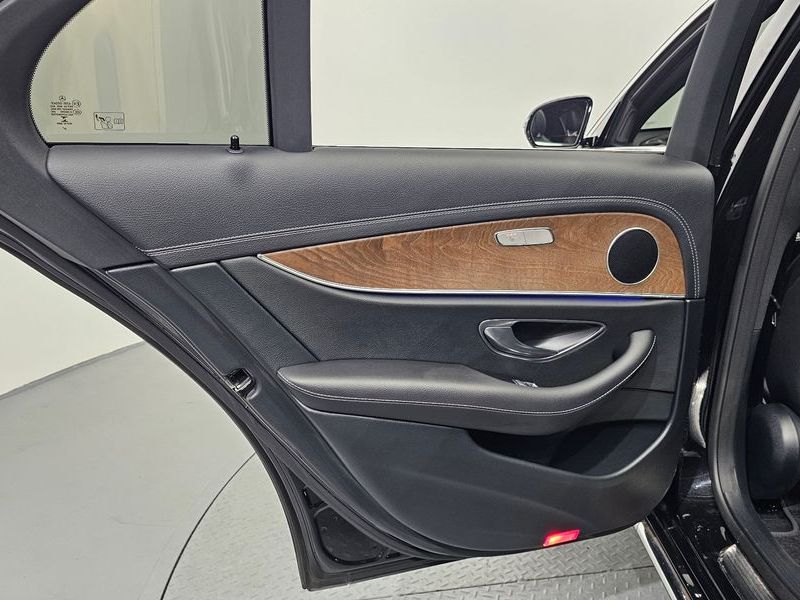 2021 Mercedes-Benz E-Class E250 Exclusive photo 25